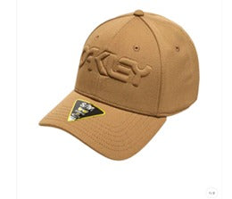 Gorra OAKLEY Embossed 3D Camel cerrada